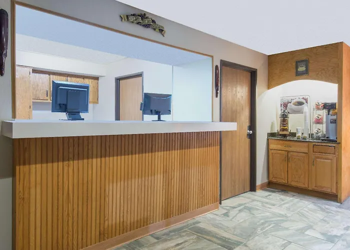 Super 8 By Wyndham Youngstown/Austintown